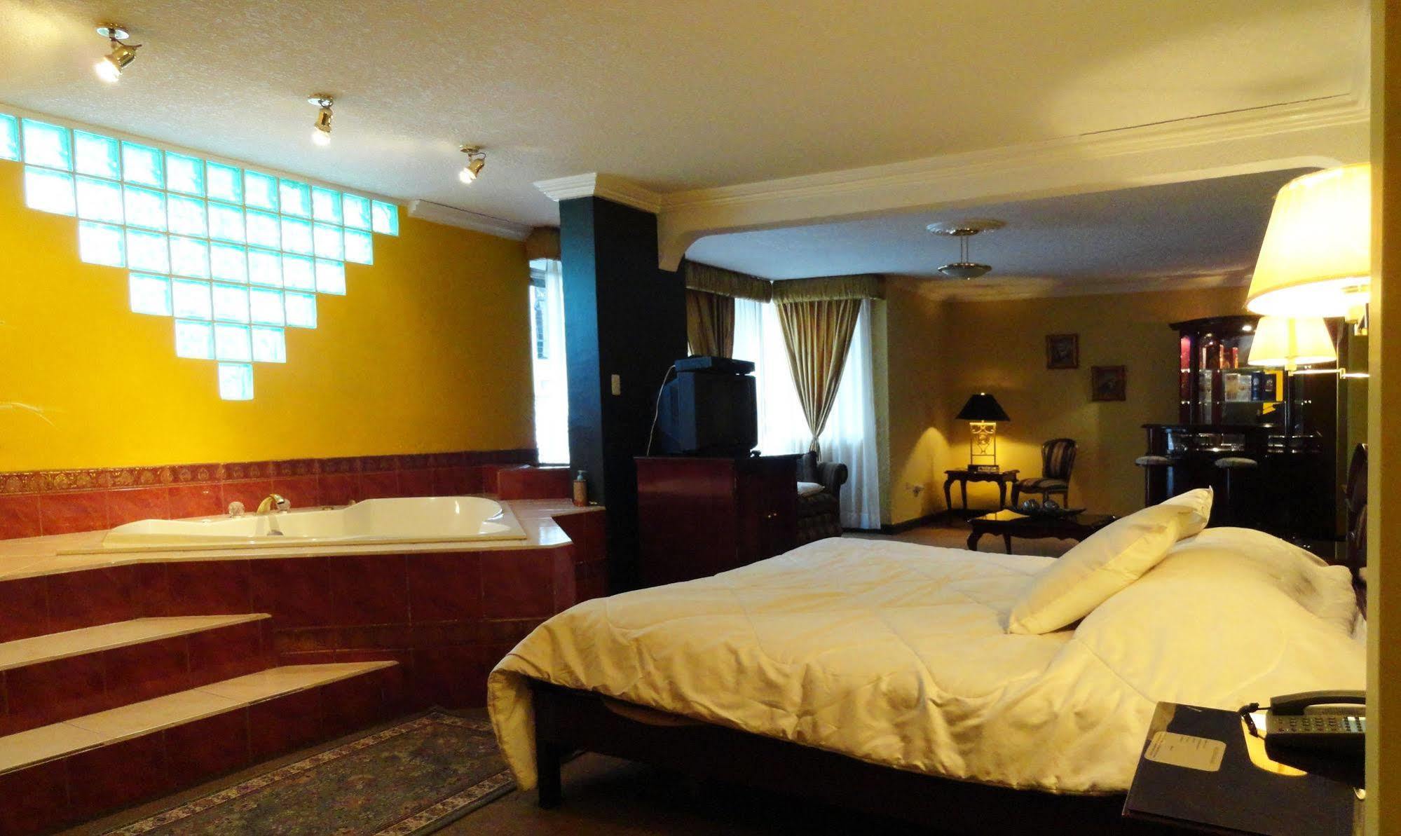 Hotel Suites Gonzalez Suarez Quito Dış mekan fotoğraf
